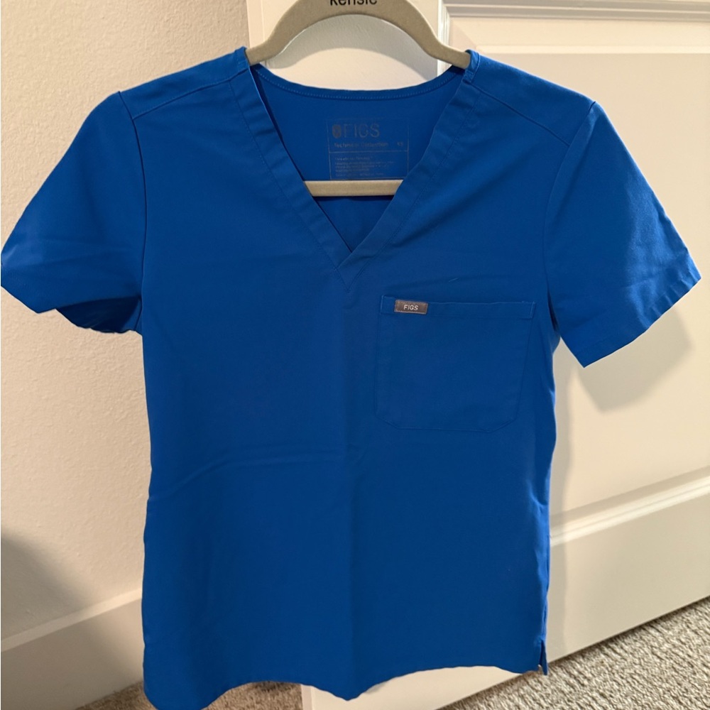Women’s figs Catarina one-pocket scrub top royal blue